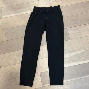 Lululemon black on the fly joggers size 2